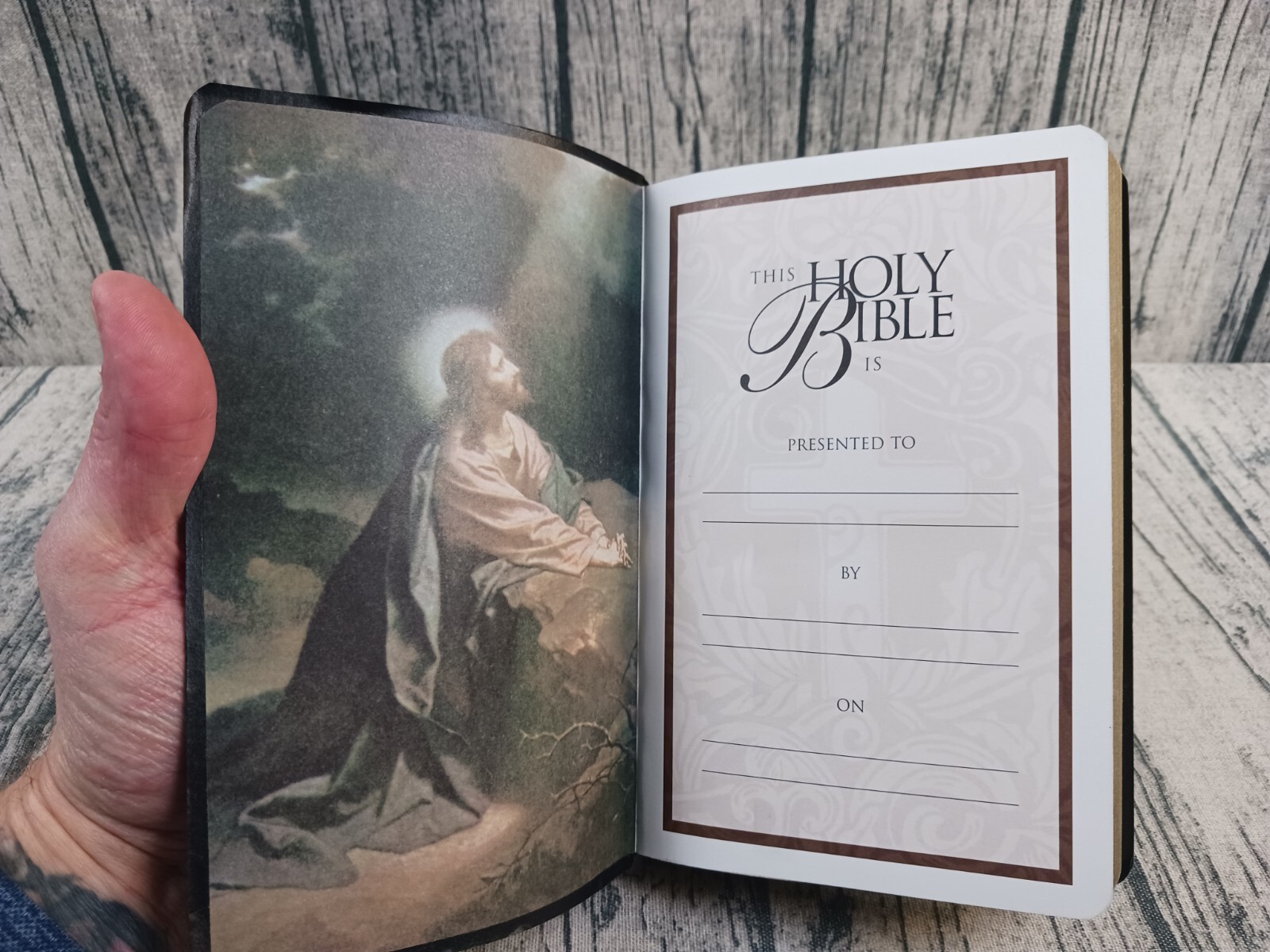 Holy Bible – King James Version – Gift and Award Bible (2000 Red Letter) Pre-Own