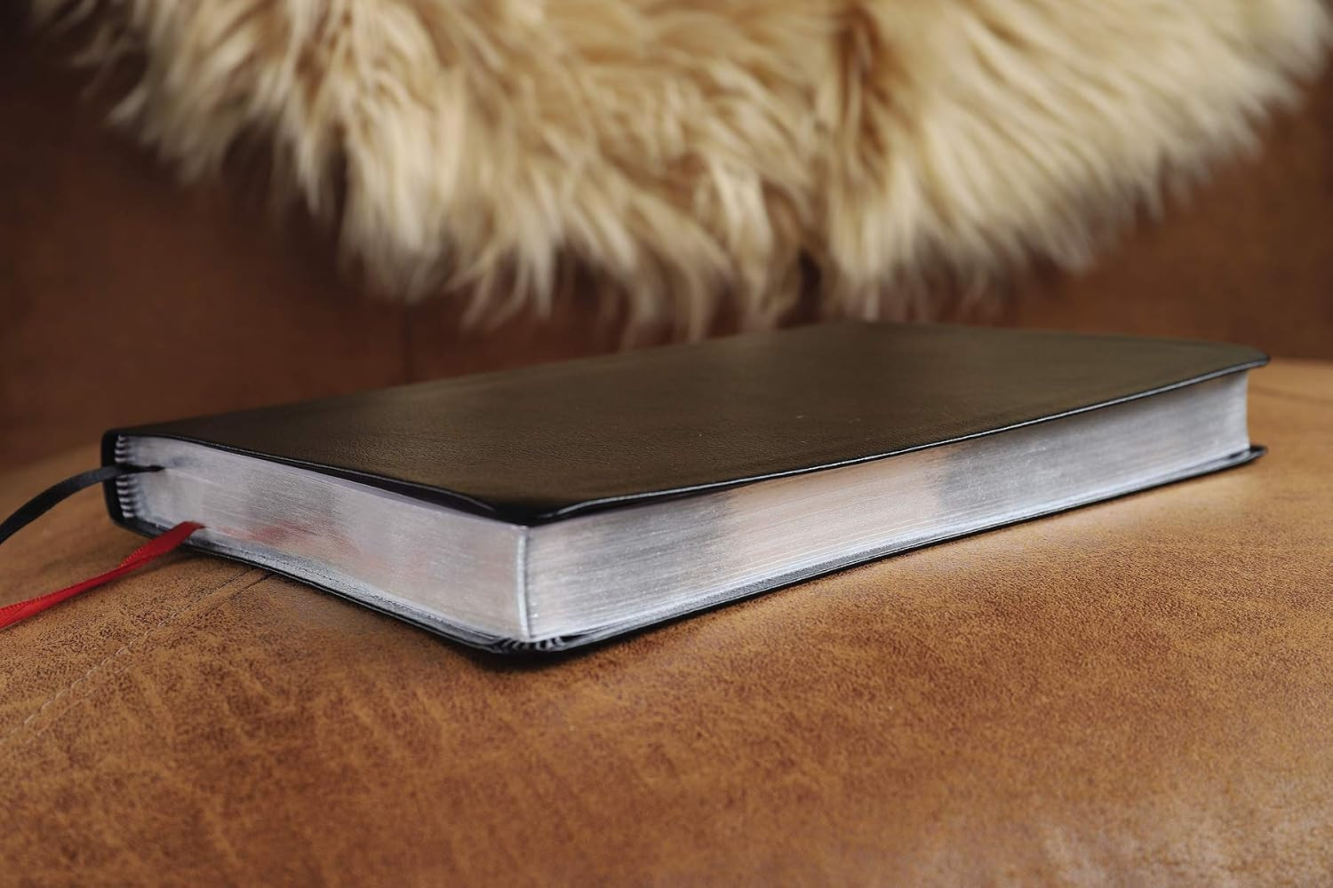 NIV, Thinline Bible, Large Print, Bonded Leather, Black, Red Letter, Comfort Pri