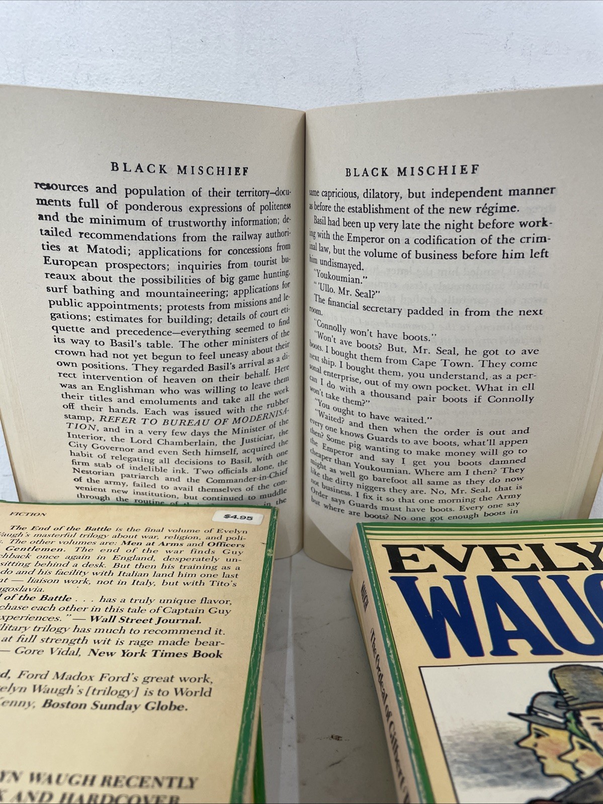 Vintage Lot Of 5 Evelyn Waugh Paperback Books Copyright 1955 Republished 1979