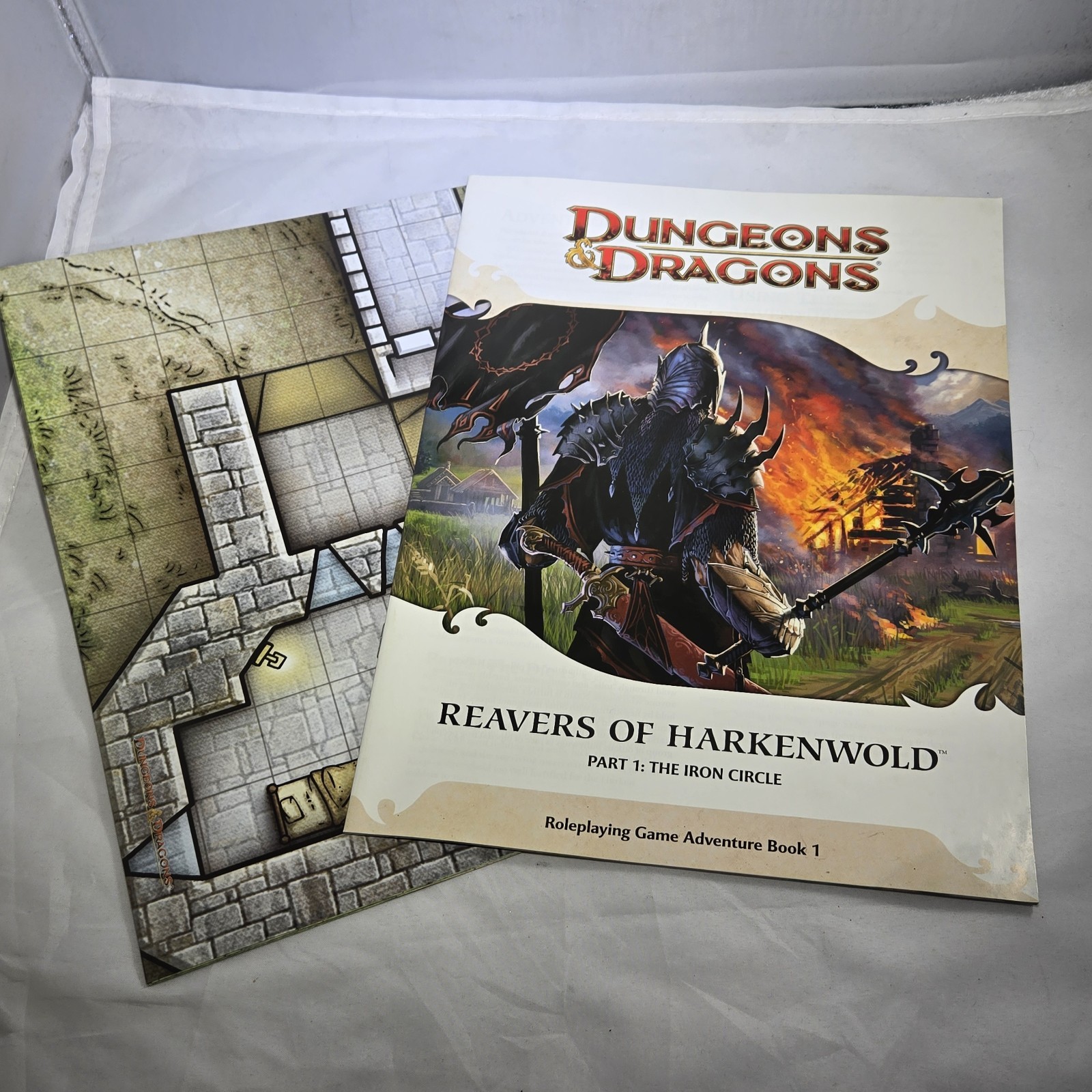 Dungeon Master’s Kit (Dungeons & Dragons Essentials) *Missing Tokens*