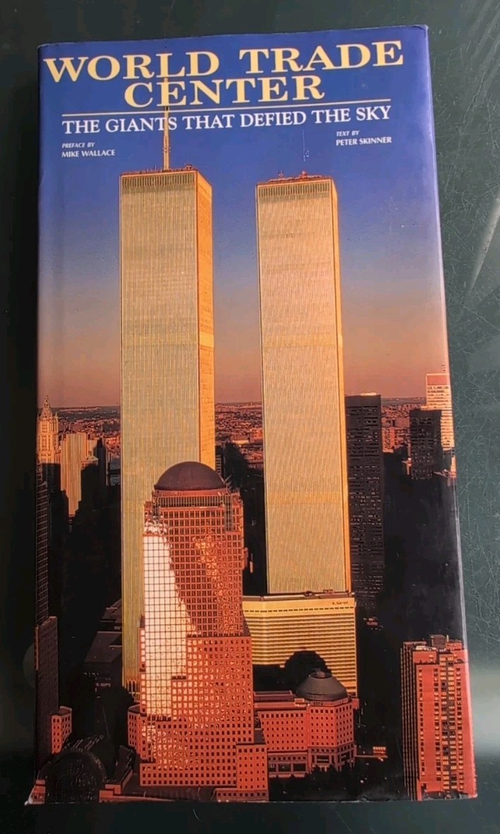 World Trade Center Oversized ( Tall ) HC Book Photos 9/11 Foldout Pages EXC Cond