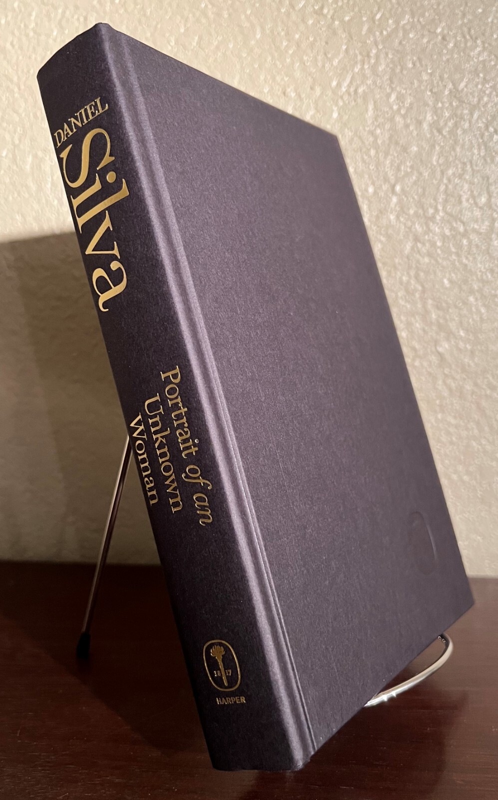 SIGNED ~ PORTRAIT OF AN UNKNOWN WOMAN by Daniel Silva (2022, Hardcover) 1st/1st