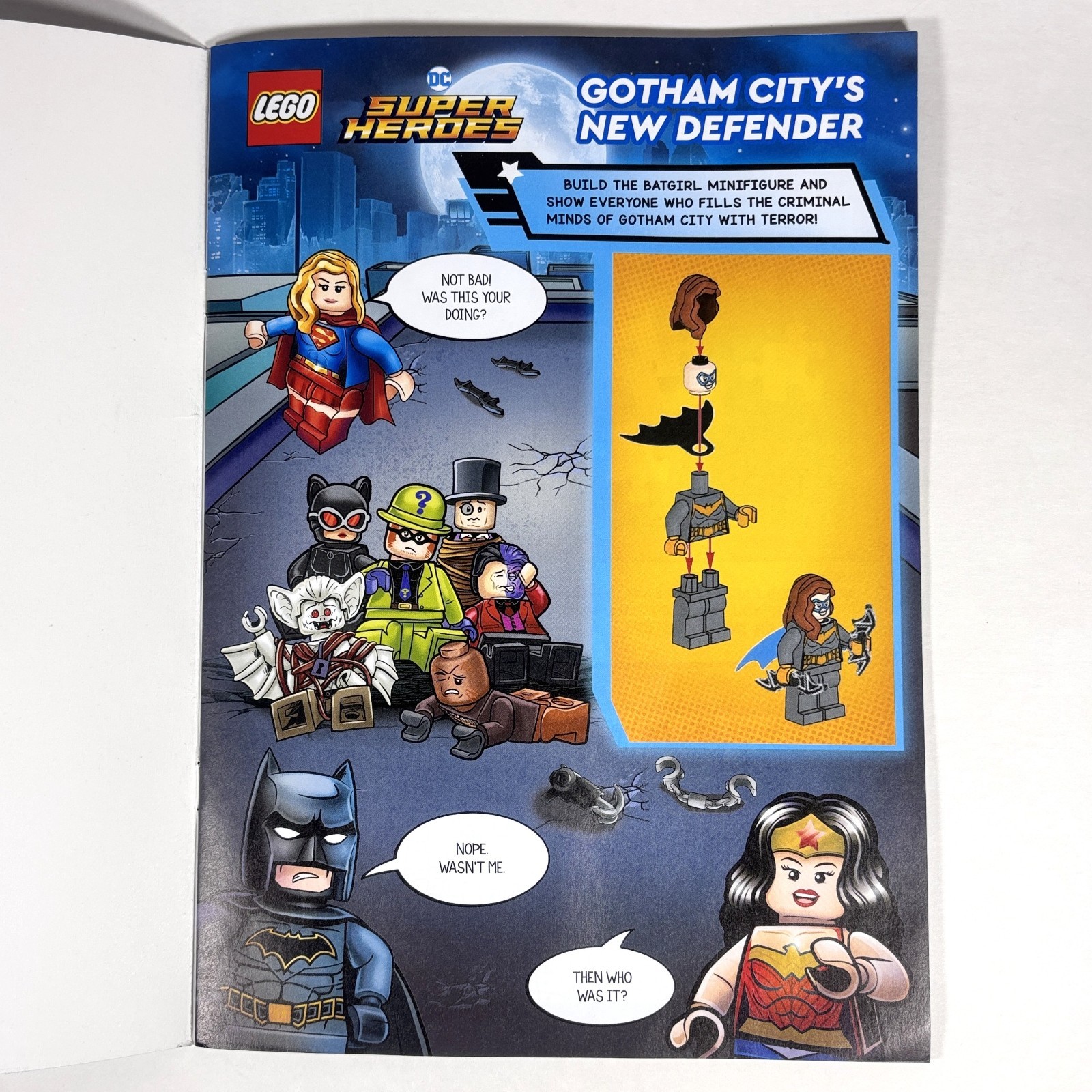 LEGO DC Super Heroes Gotham City’s New Defender Batgirl Minifigure Book