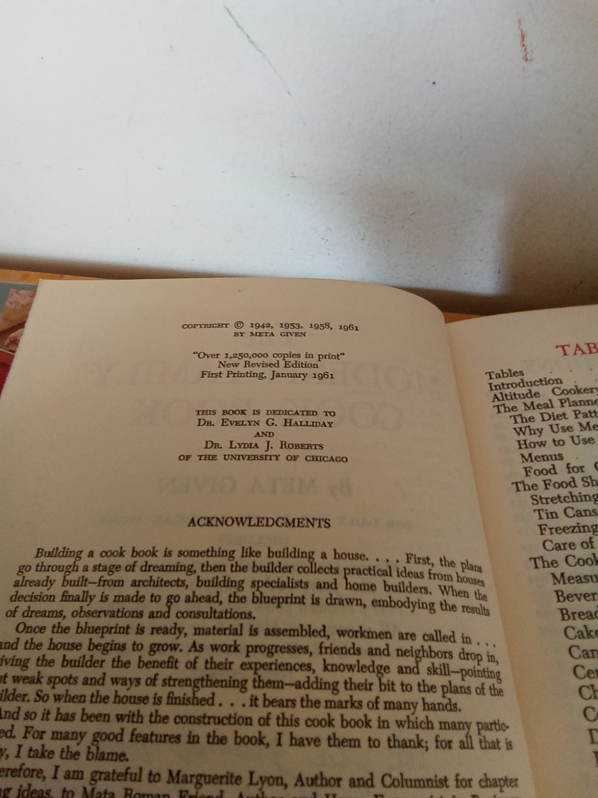 META GIVEN-THE MODERN FAMILY COOK BOOK-HC-1961-J. FERGUSON PUBLISHING COMPANY
