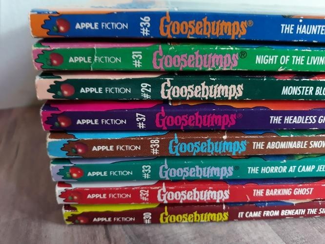 Lot of 8 Goosebumps R.L. Stine Paperback Books Book #s & Titles in Photos