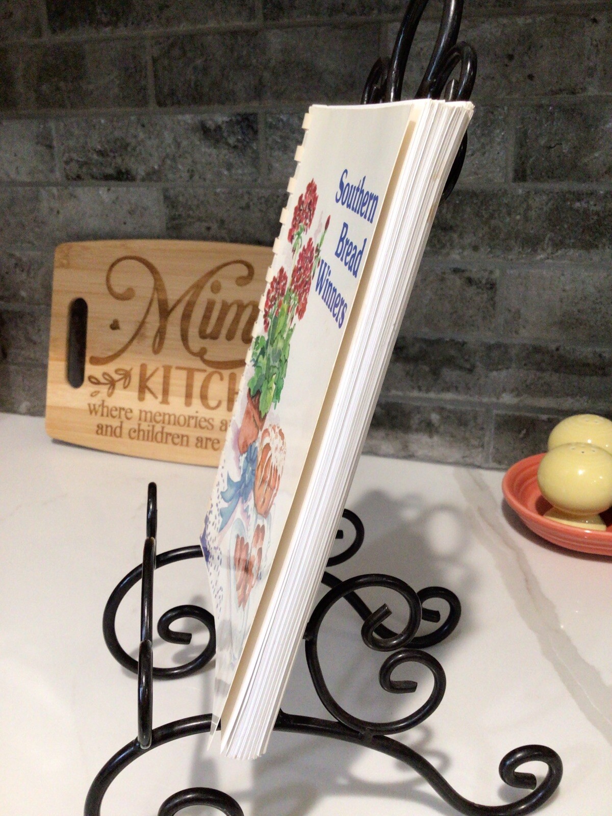 Southern Bread Winners Cookbook 1992 Linda G Hatcher ( 194 pages )