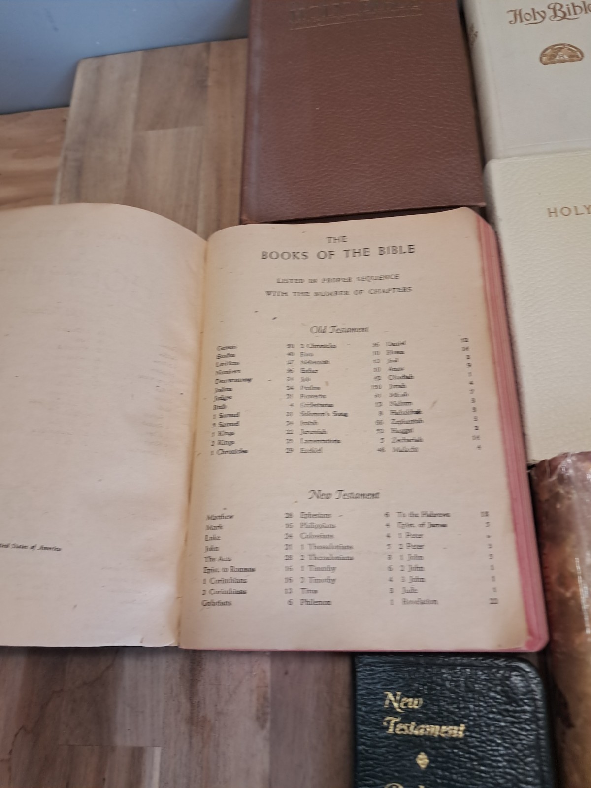 Lot Of Bibles Vintage 1960: Family Holy Bible KJV Large P82