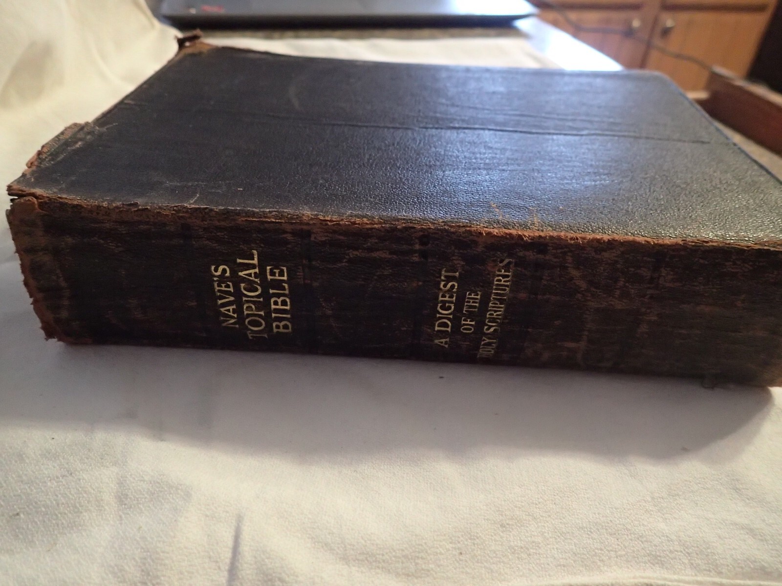 Vintage 1921 Nave’s Topical Bible Thumb INDEXED gilt edge