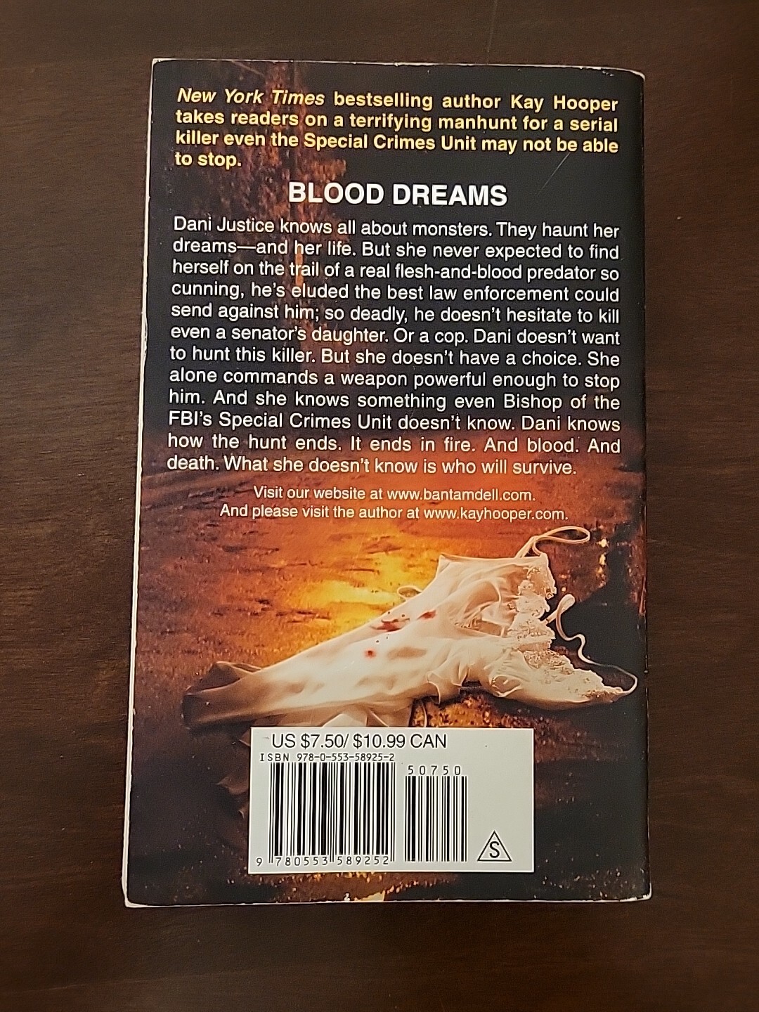 Lott of 3 paper back books by Kay Hooper – Blook Ties, Blook Dreams & Blood Sins