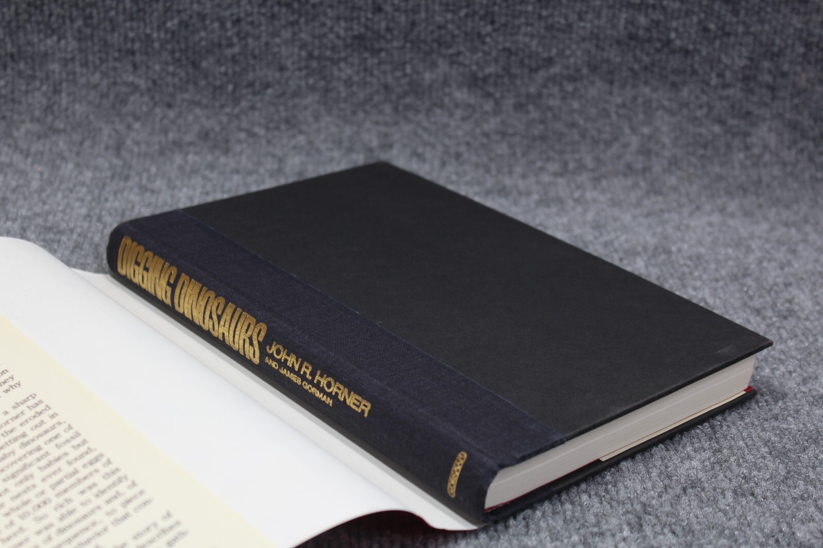 Digging Dinosaurs by James Gorman and John R. Horner 1st Edition 1988 HCDJ
