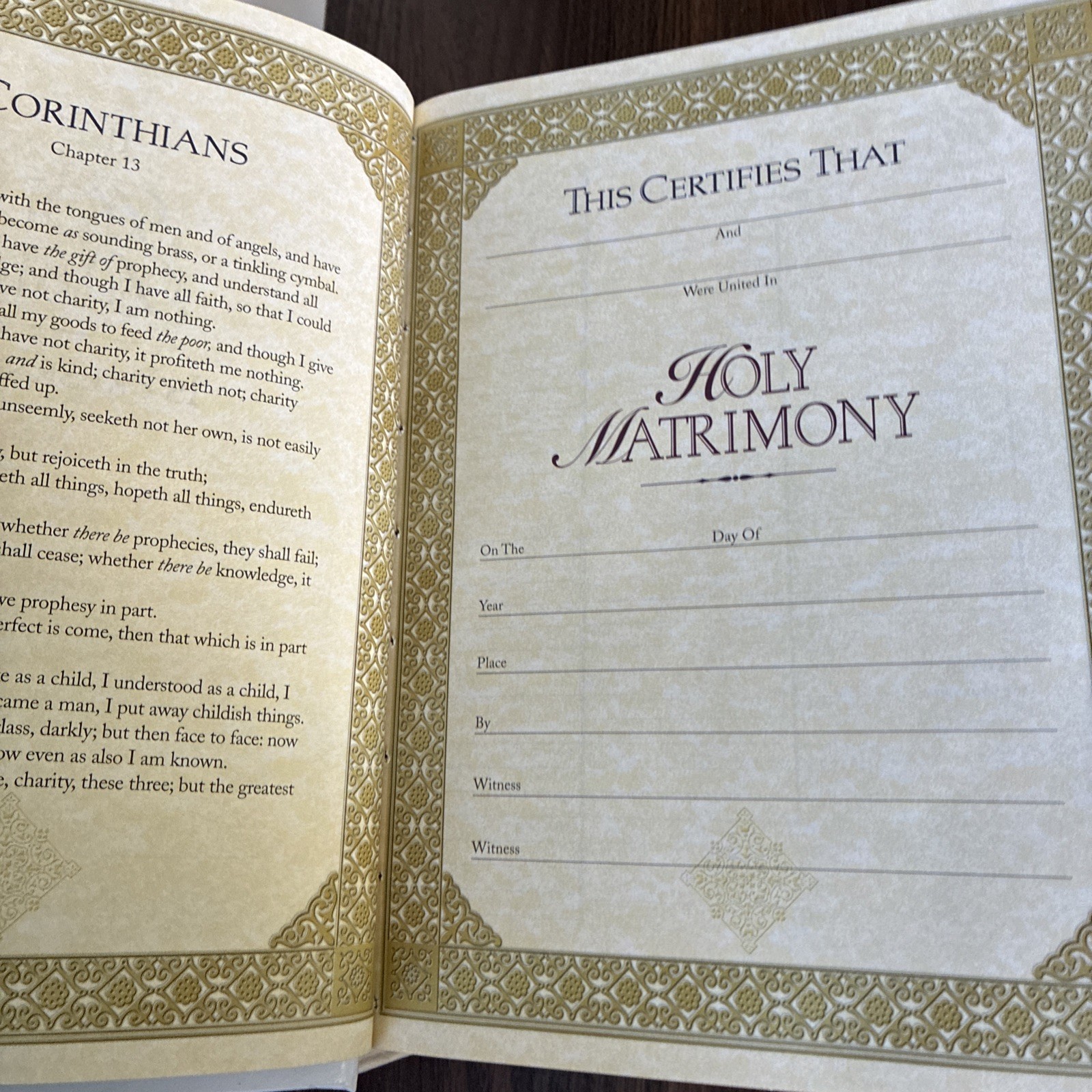 Vintage Holy Bible : Family Reference Edition