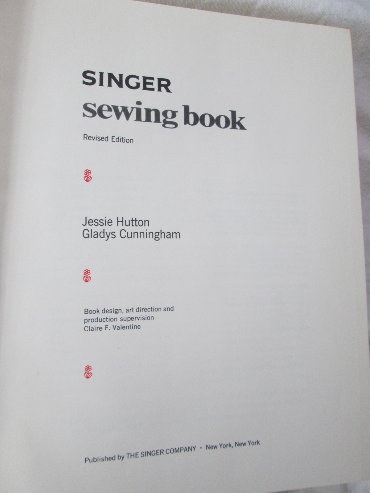 SINGER Sewing Book 2nd Ed. Vintage 1972 ~ Color Photos & Illustrations 500 Pages