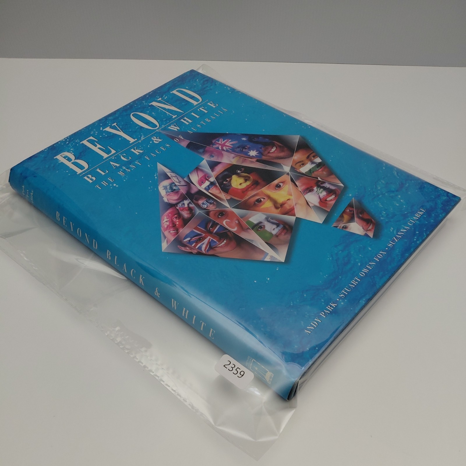 Beyond Black and White The Many Faces of Australia by Andy Park – 1995 Book