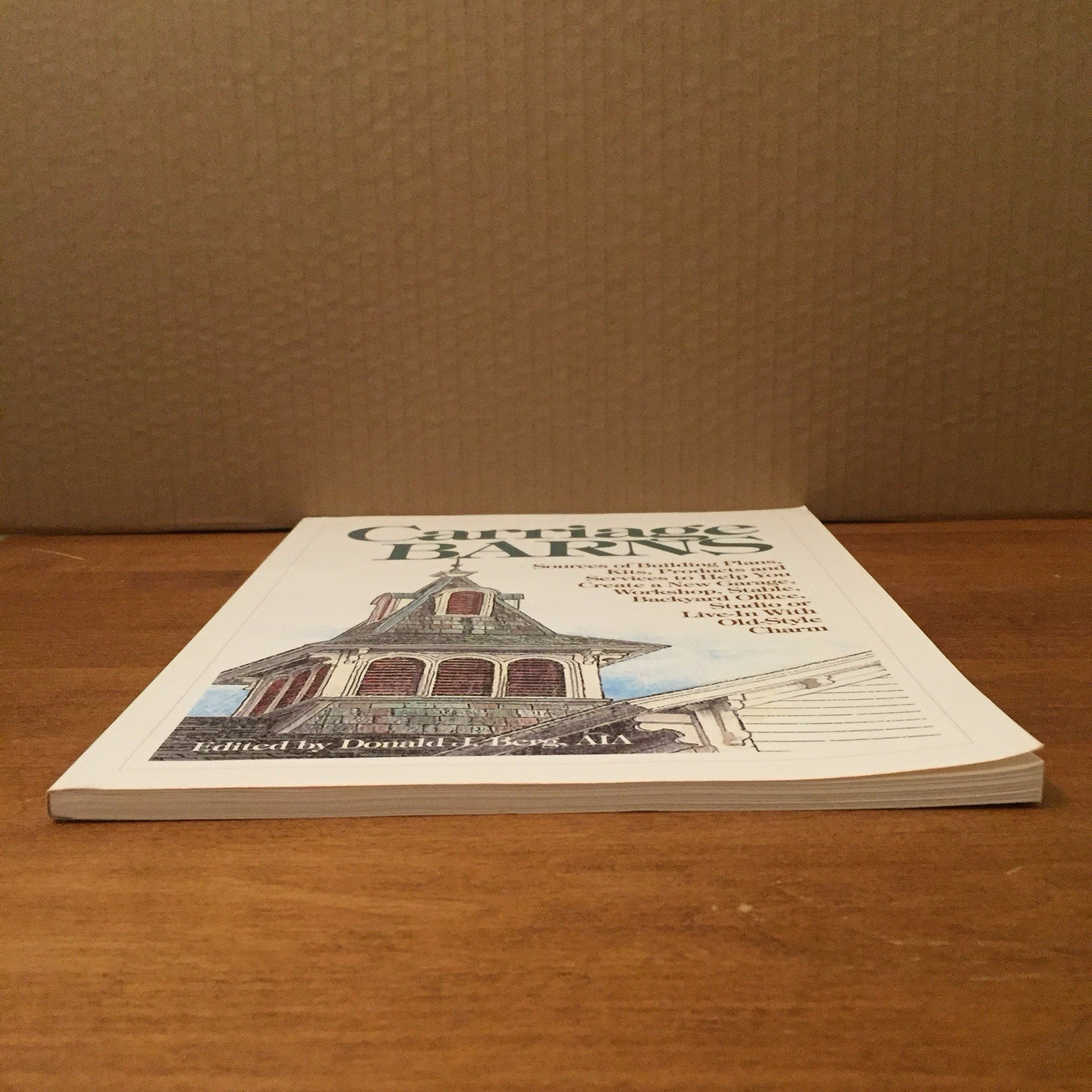 Carriage Barns: Sources of Building Plans, Kits … Donald Berg 2000 TPB Good+