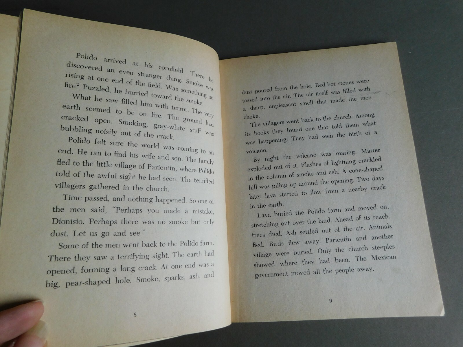 Science Book of Volcanoes – Patricia Lauber – 1969 Scholastic TW1359