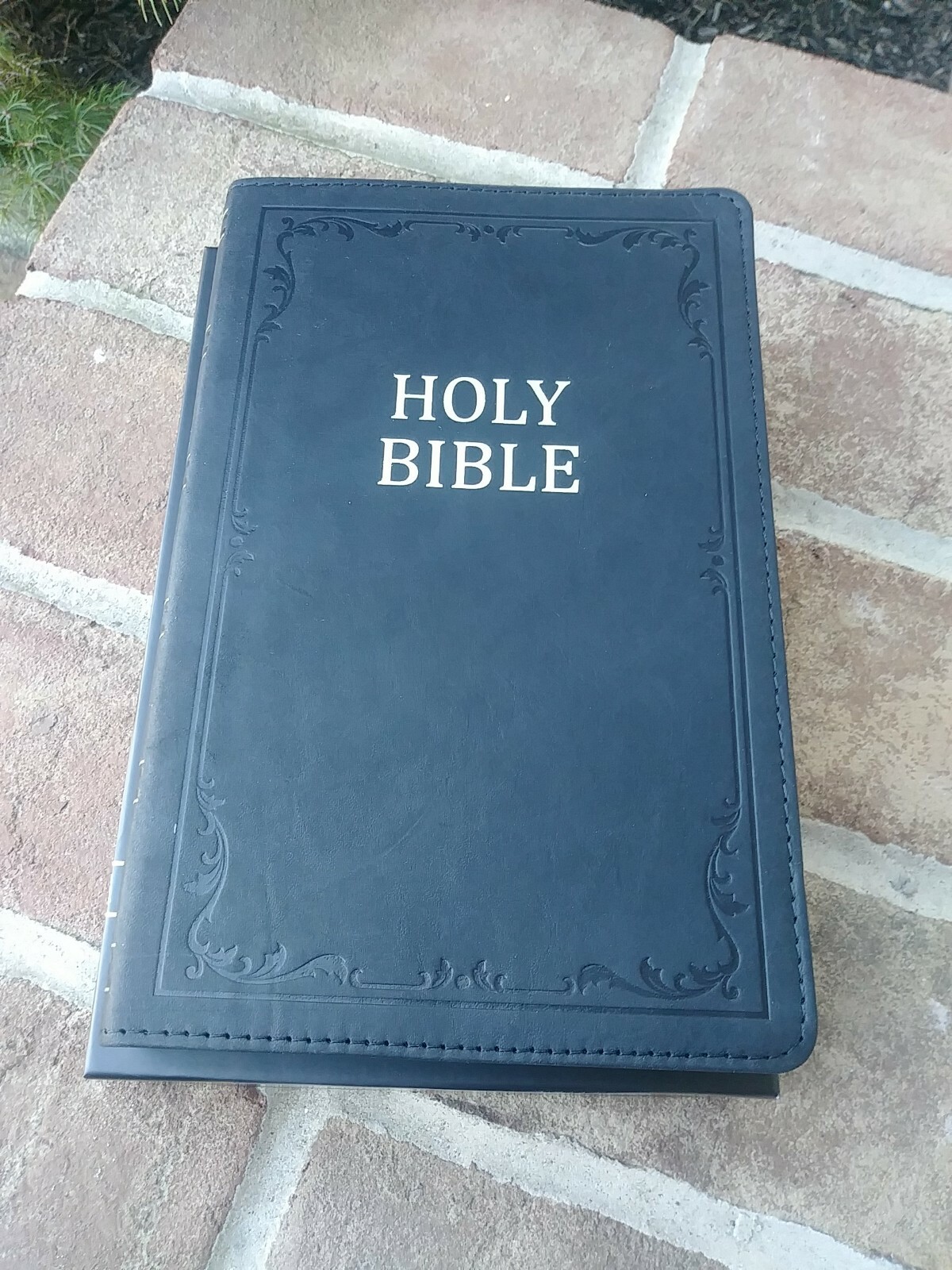 Cowhide KJV Bible ~ standard size ~Thumb Indexed ~ Genuine Leather ~ Red Letter