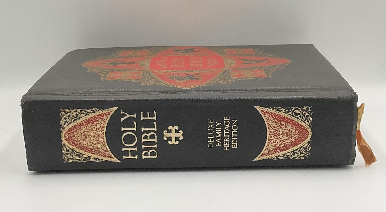 Holy Bible Family Heritage Edition King James Version Illustrated HC Black