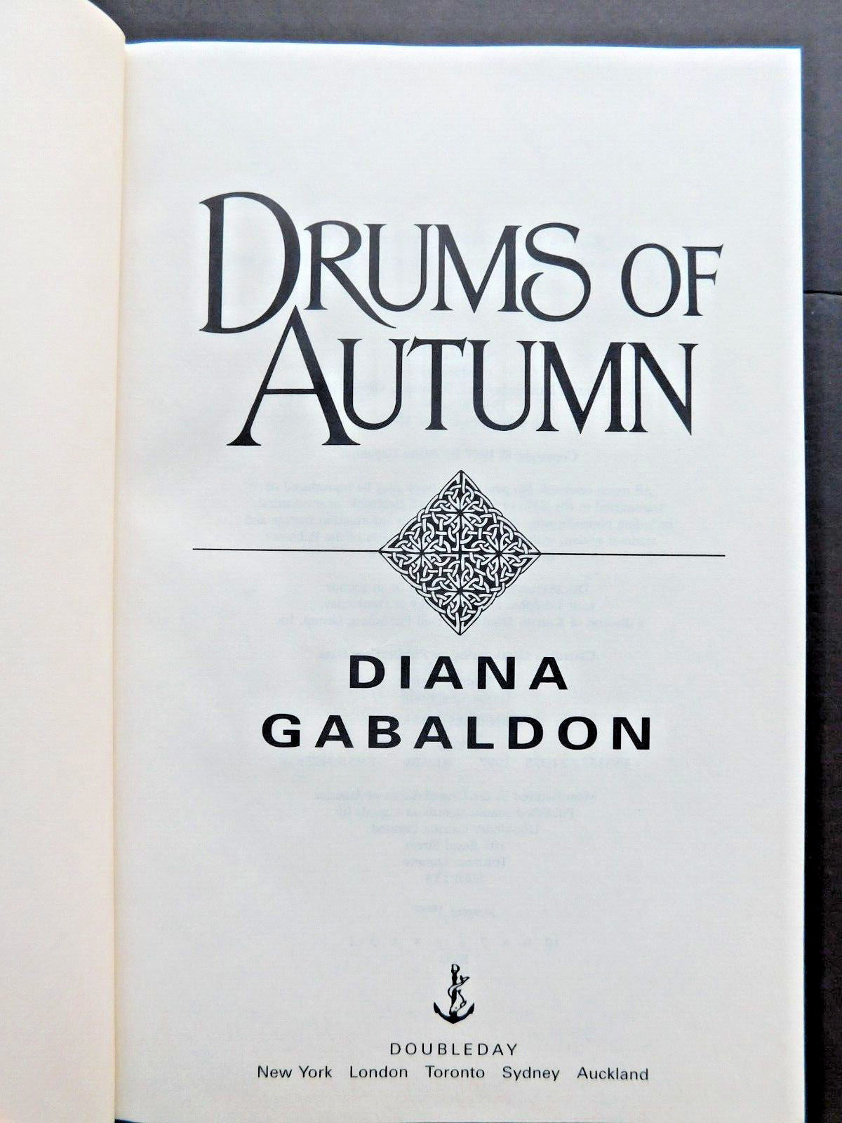 *SIGNED* 1st edition DIANA GABALDON 880 pages Hardcover 1997 DRUMS OF AUTUMN