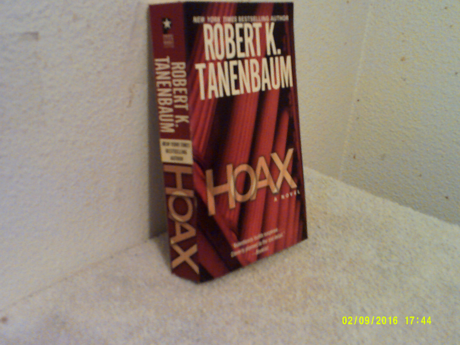 A Butch Karp-Marlene Ciampi Thriller: Hoax 16 by Robert K. Tanenbaum (2005, Pape