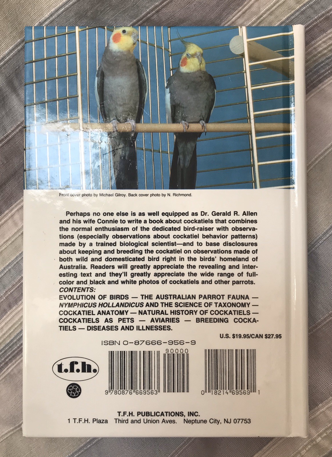 Cockatiel Handbook by Dr. Gerald R. Allen and Connie Allen 1981 HC Like New