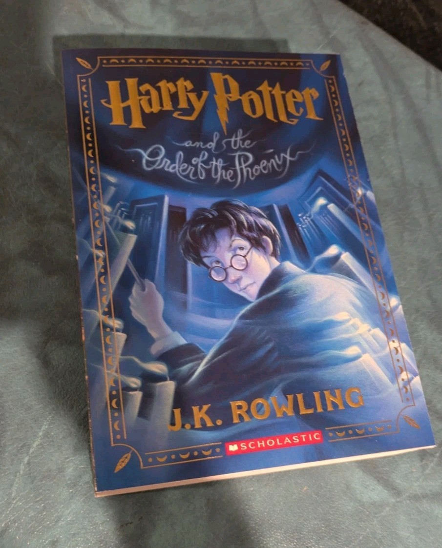 Harry Potter Special Edition Box Set 1-7 Paperback – Kazu Kibuishi Spine Mural