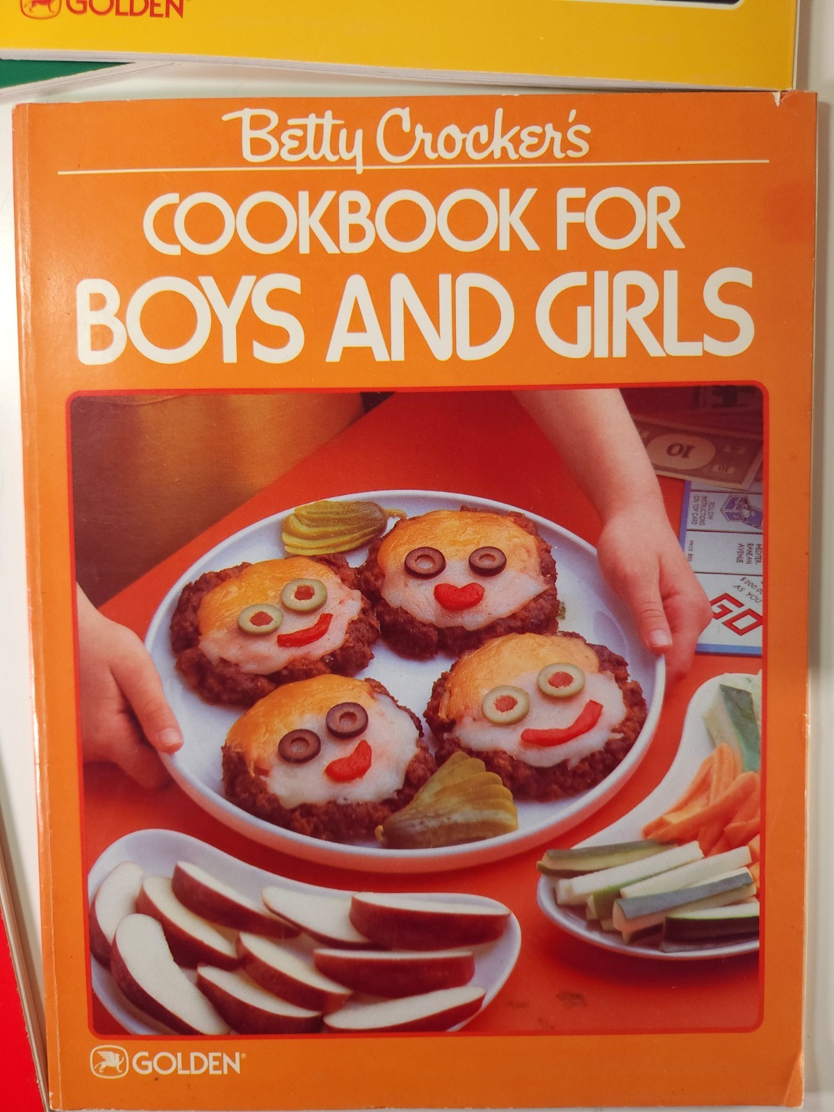 Vintage Betty Crocker Family Favorites Cookbook Lot of 4 with Slipcase 1980s