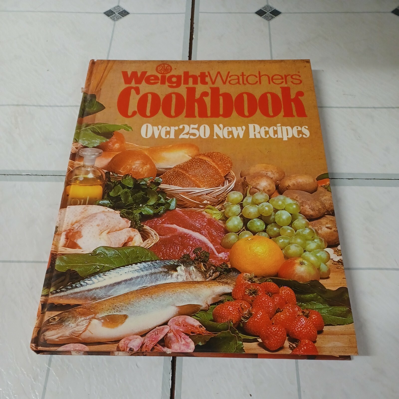 WEIGHT WATCHERS 250+ RECIPES COOKBOOK ~ HARD COVER ~ 158 Pages vintage