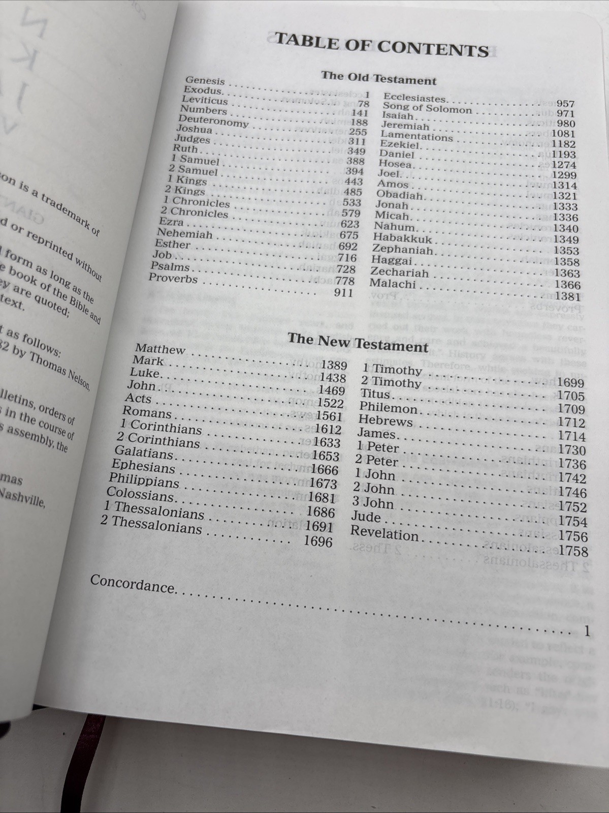 NKJV Bible Giant Print Center-Column Reference Nelson Bonded Leather