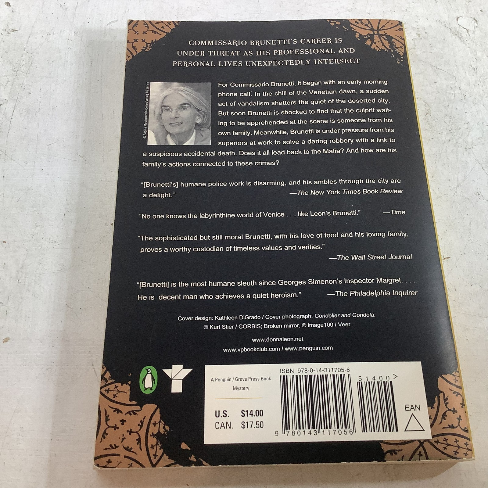 Donna Leon lot of 8 Commissario Guido Brunetti Mystery Series Trade PB Like New