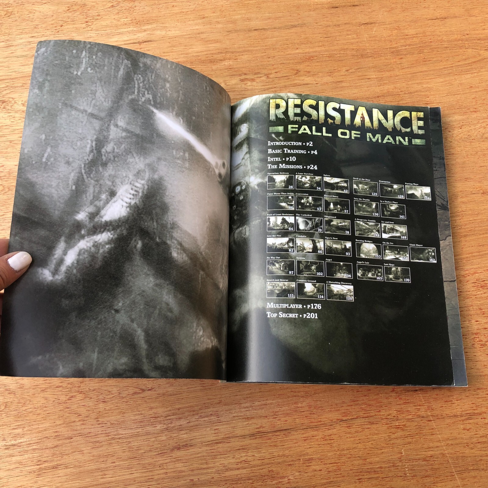 Resistance: Fall Of Man Strategy Guide BradyGames 2006 Booklet Manual NO POSTER
