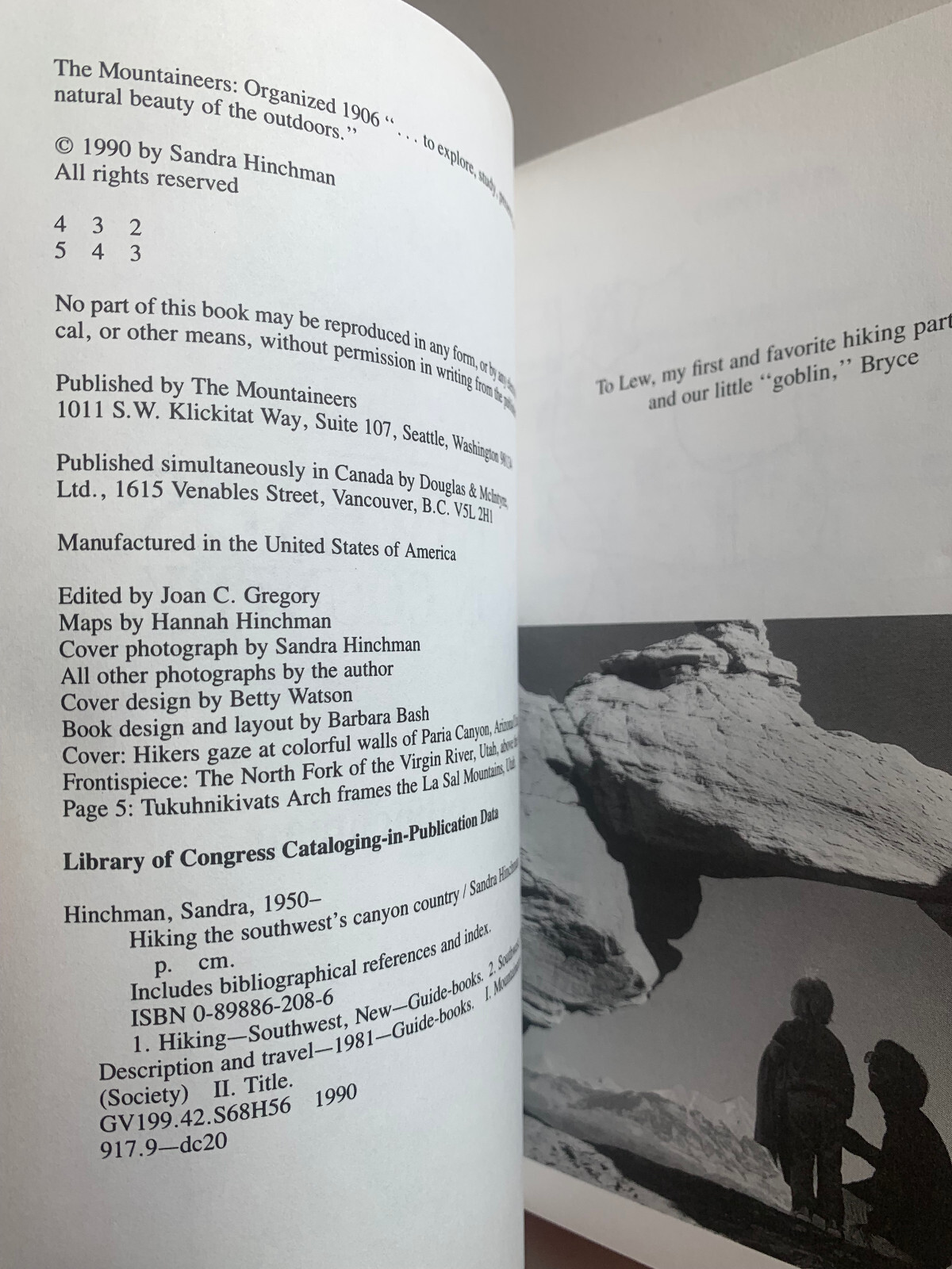 HIKING THE SOUTHWEST’S CANYON COUNTRY SANDRA HINCHMAN GRAND 255 PAGES