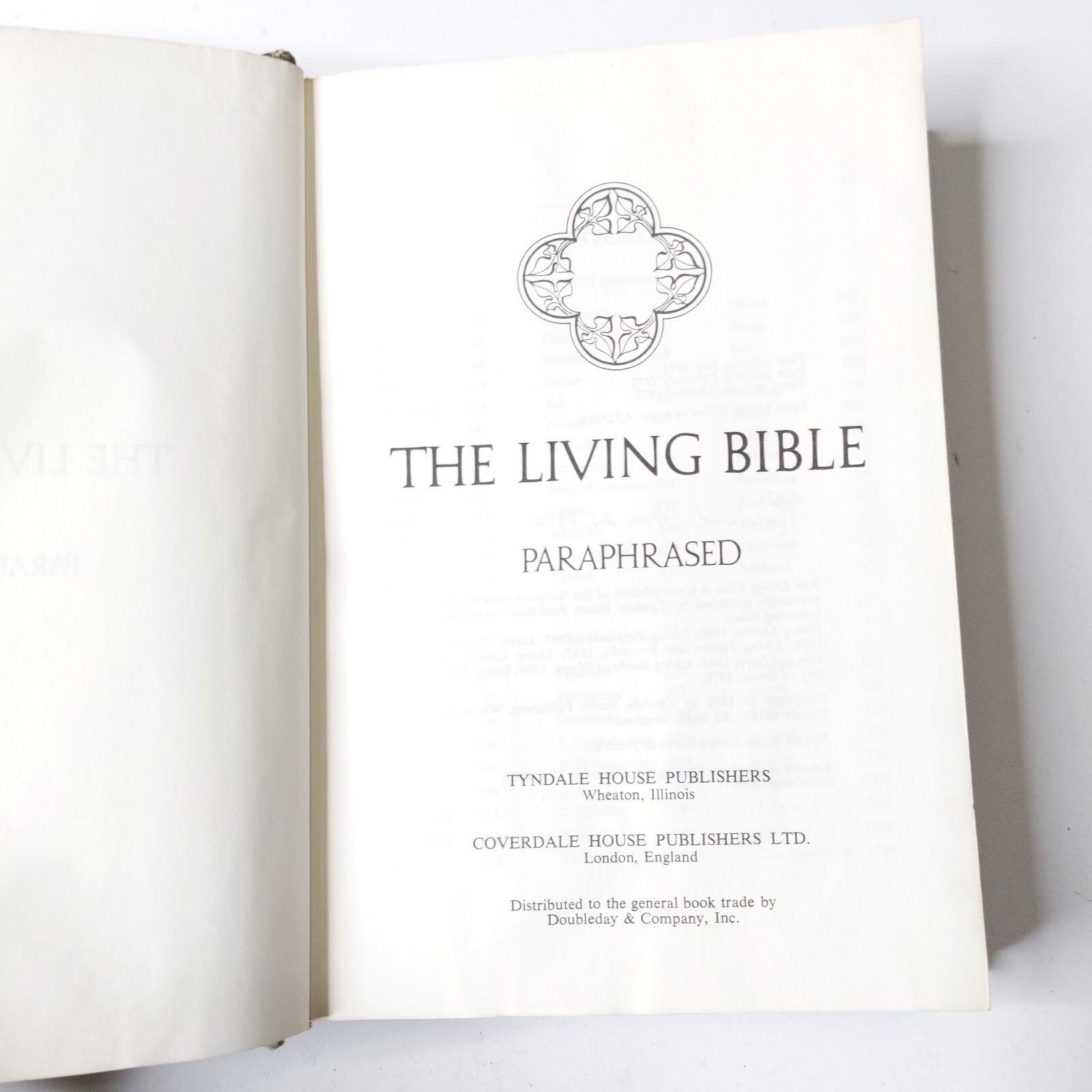 1972 The Living Bible Paraphrased Tyndale House Green Leatherette Padded HC