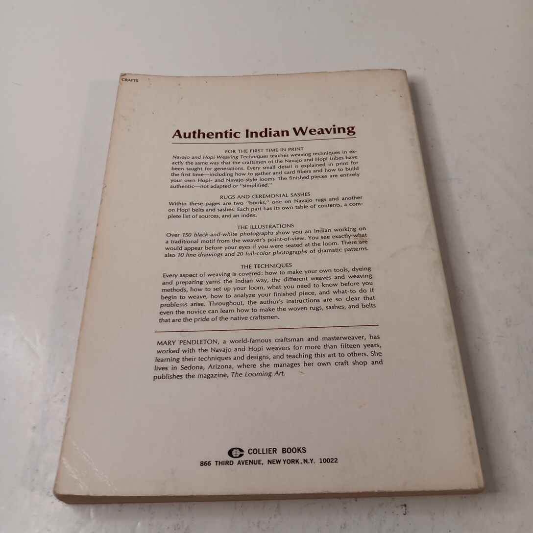 NAVAJO and HOPI WEAVING TECHNIQUES by Mary Pendleton PB (1974)