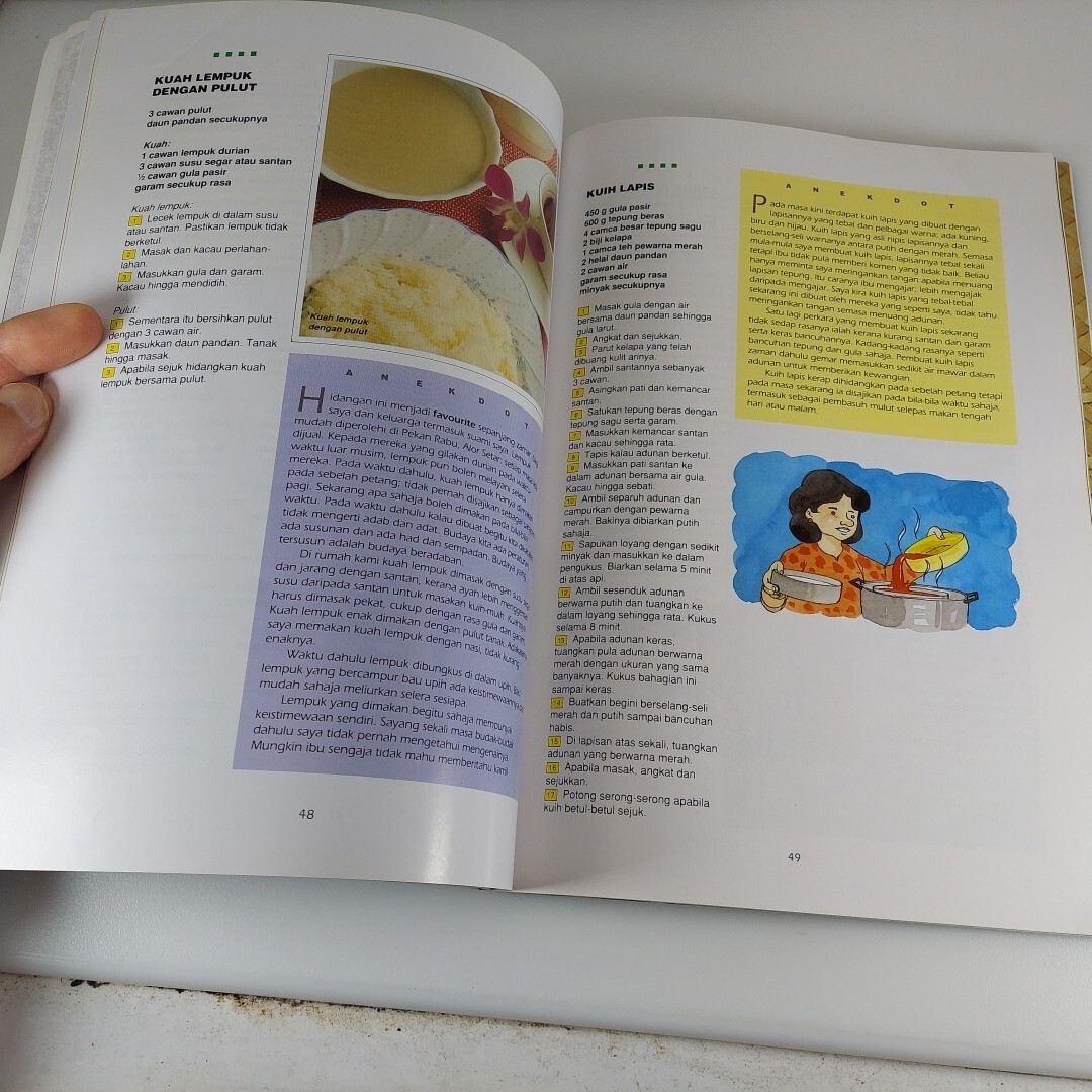 Kuih-Muih Utara by Zakiah Hanum, Malay Language Illustrated Cookbook 1992 PB