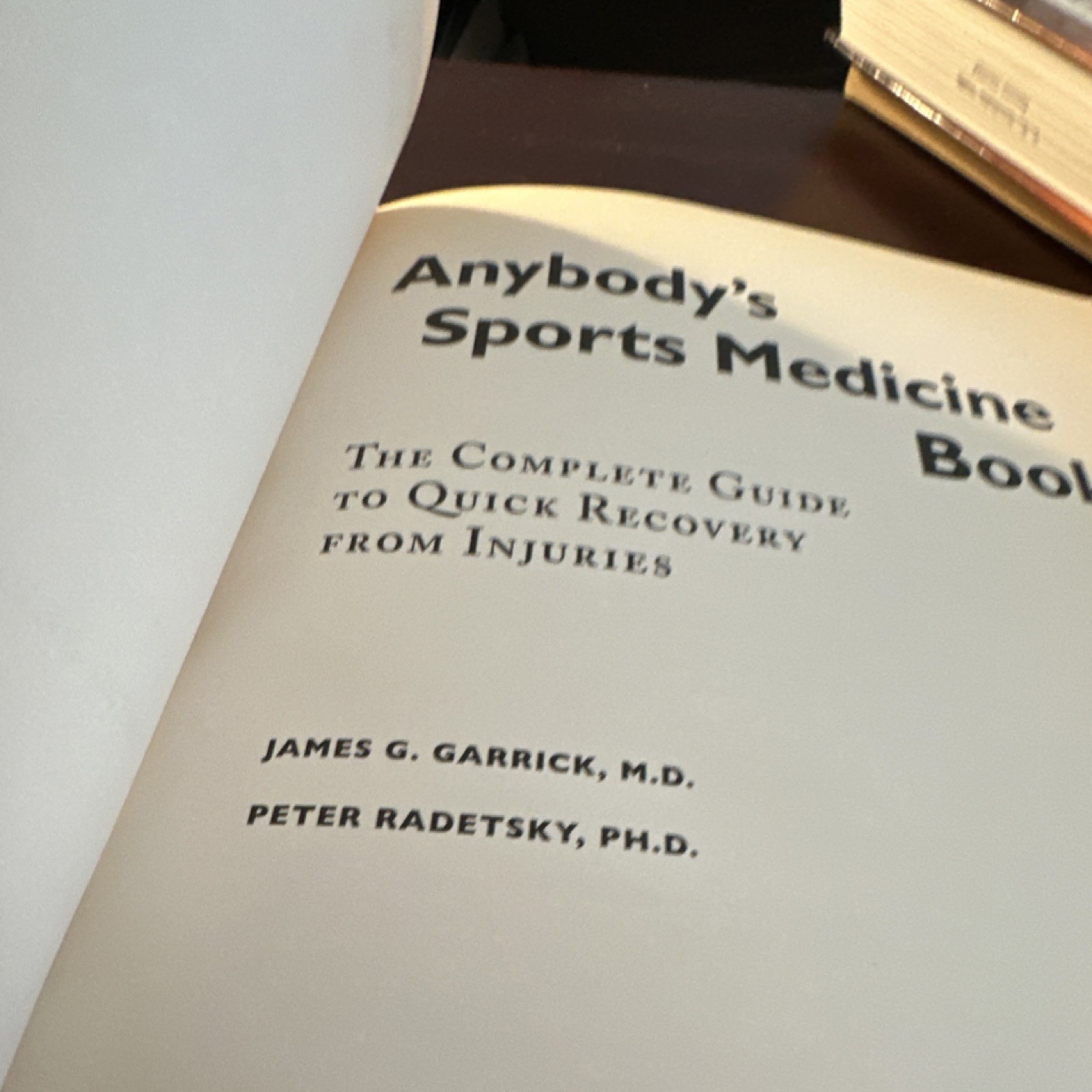 Ten Speed Press Anybody’s Sports Medicine Book Garrick Radetsky 2004 Hardcover