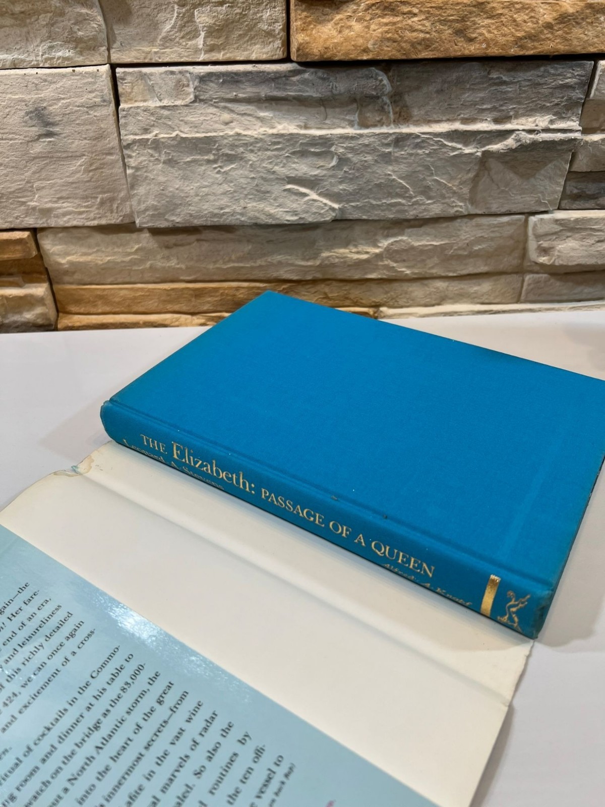 The Elizabeth Passage of a Queen Leonard A. Stevens 1st Edition Borzoi 1968 HCDJ