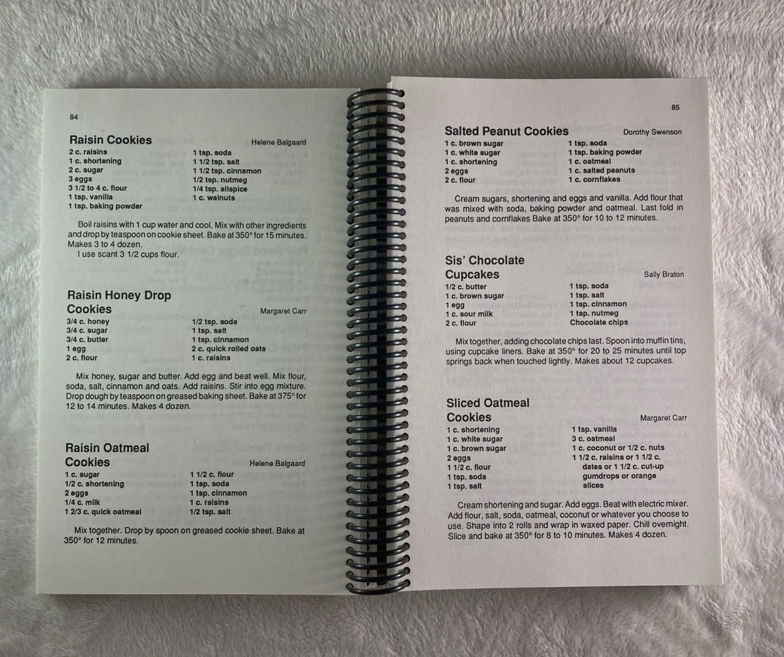 ST. JAMES UNITED CHURCH OF CHRIST Cookbook Barnesville Minnesota 1991 260 Pages