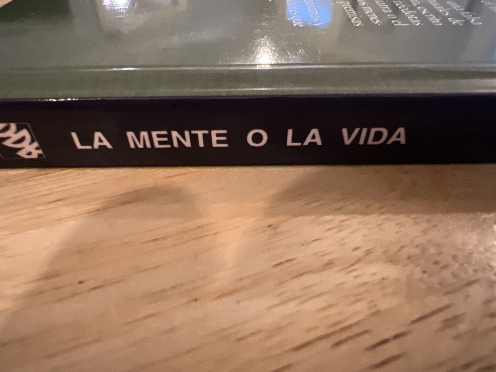 LA MENTE O LA VIDA. UNA APROXIMACION A LA TERAPIA DE By Jorge Barraca