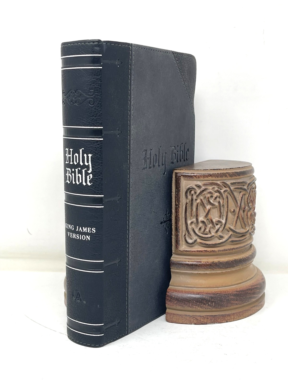 KJV HOLY BIBLE Black Giant Print Index Christian Art Publishers 2017