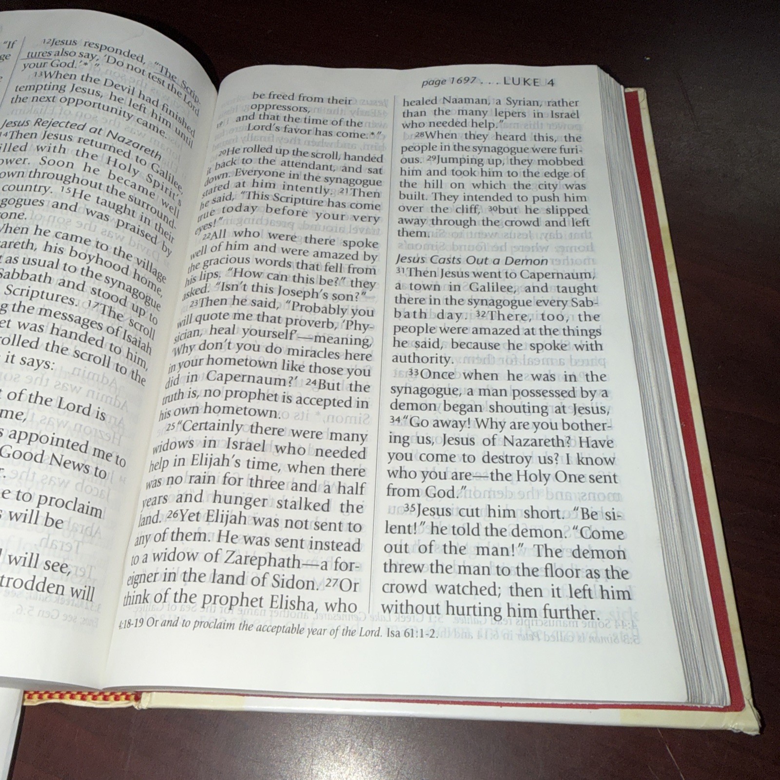 New Living Translation Bible (Giant Print) – Hardcover By Tyndale – GOOD