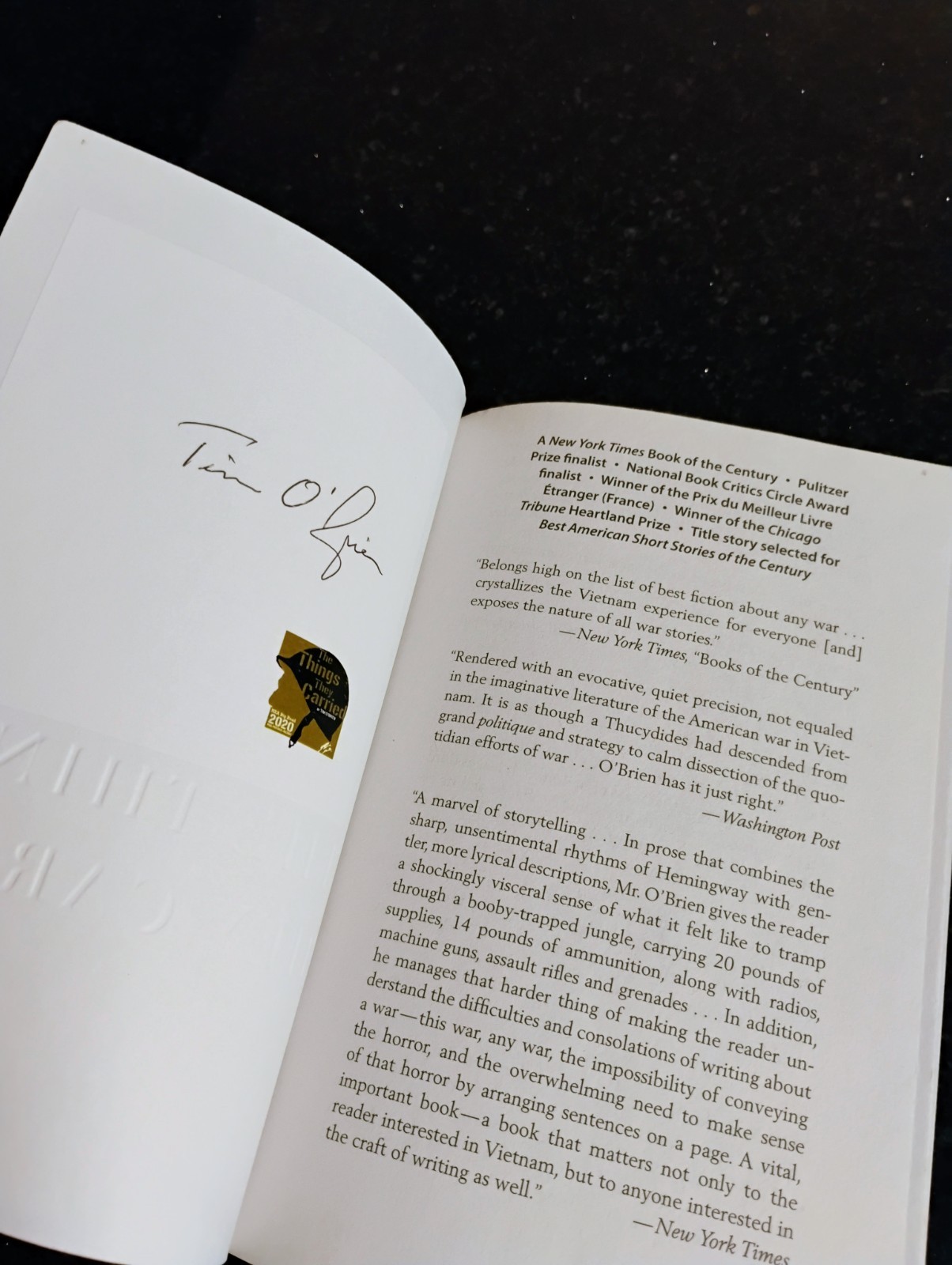 THE THINGS THEY CARRIED by TIM O’BRIEN – SIGNED! – PAPERBACK EDITION