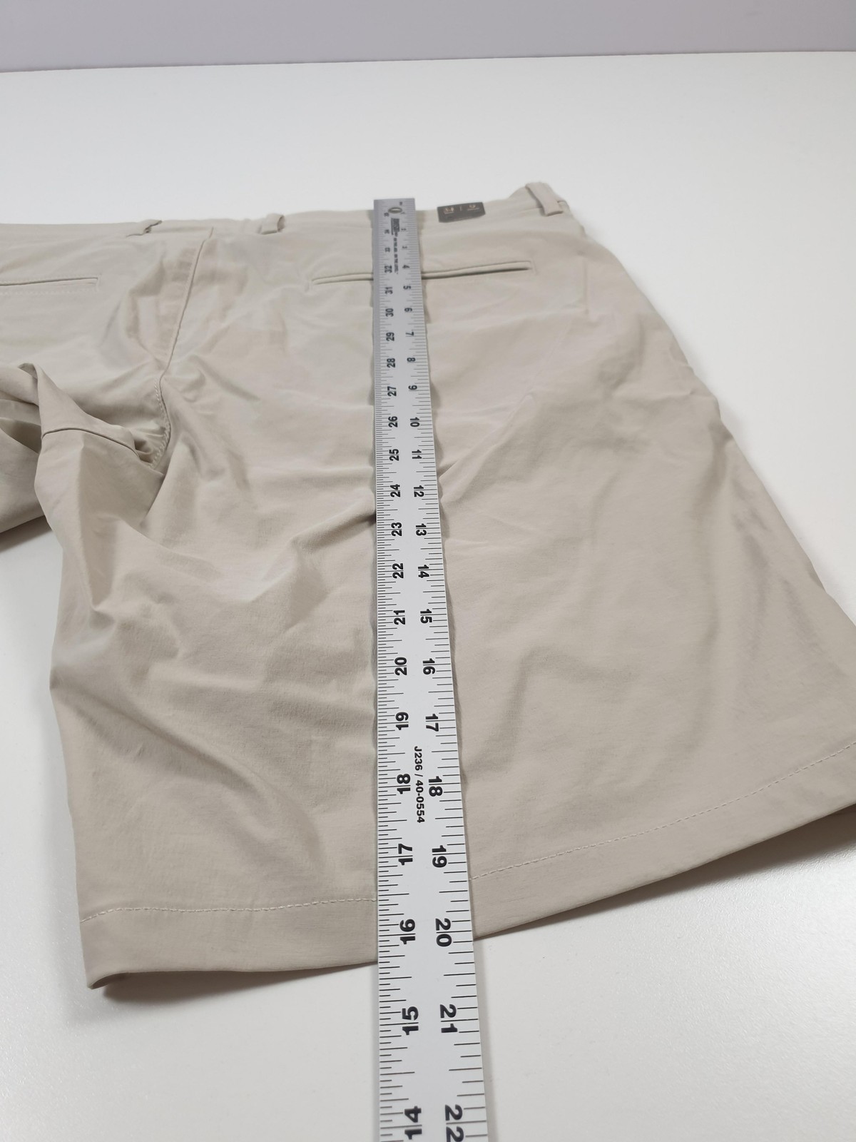 J Crew Shorts Mens 34 Beige Tech Short Stretch Golf Water Resistant UPF 50