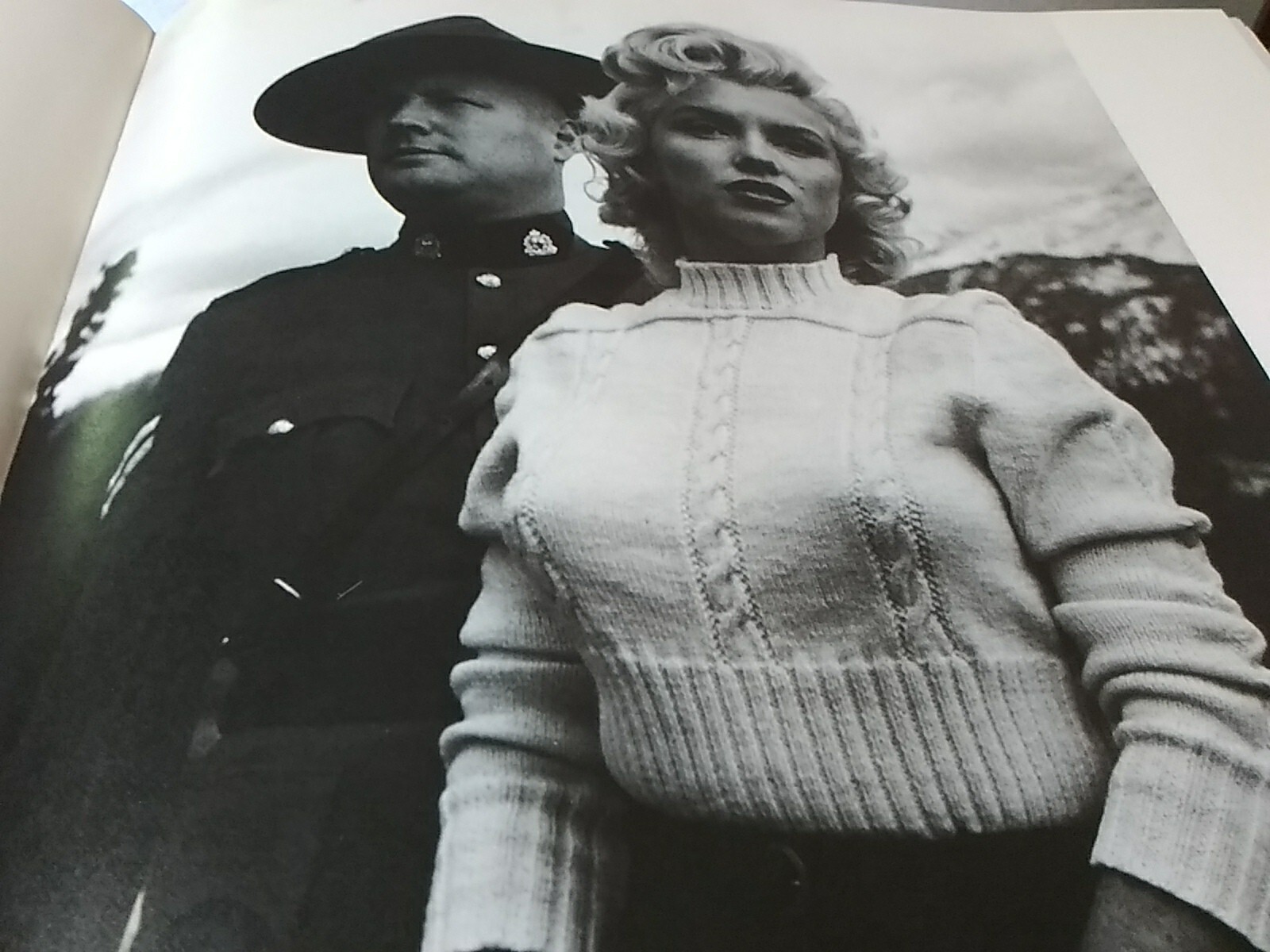 Marilyn : A 1973 Biography by Norman Mailer Hardcover Hollywood Glamour Photos