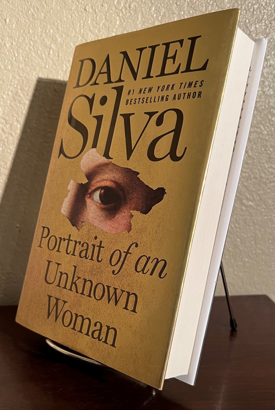 PORTRAIT OF AN UNKNOWN WOMAN by Daniel Silva (2022, Hardcover) 1st/1st