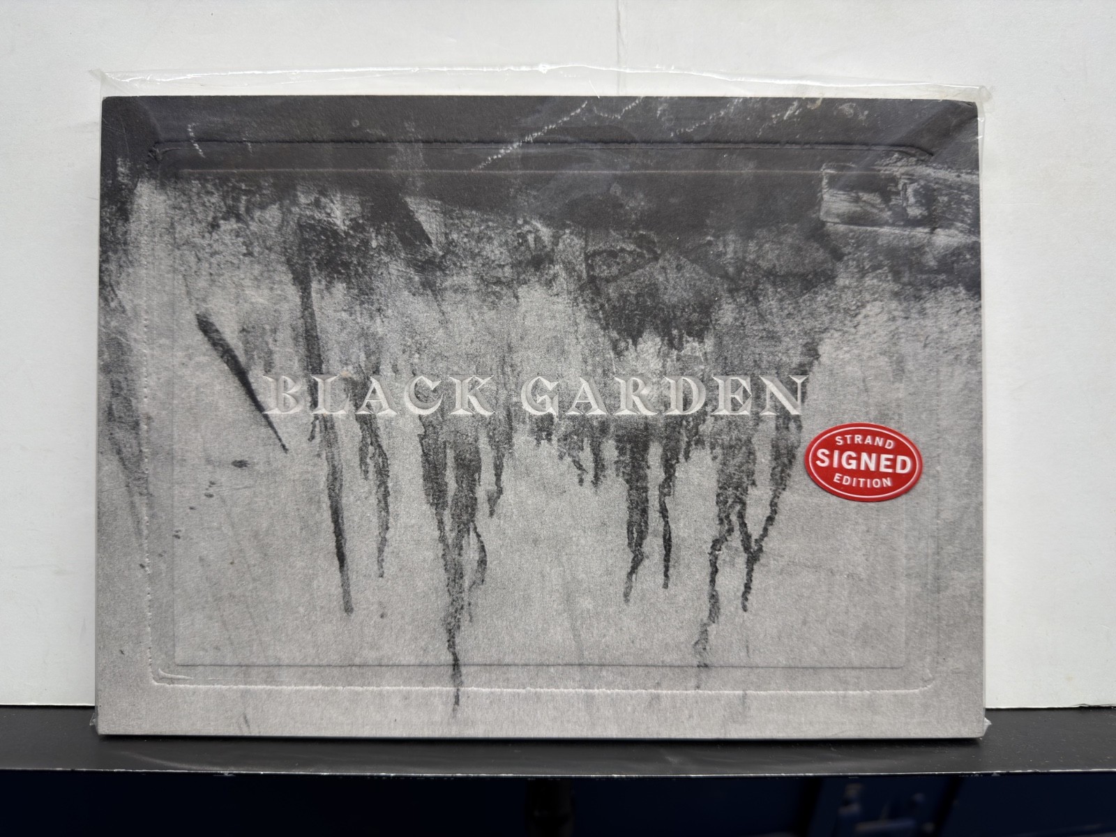 SIGNED JASON ESKENAZI BLACK GARDEN 2019 RED HOOK 1st EDITION HARDCOVER SHOWN