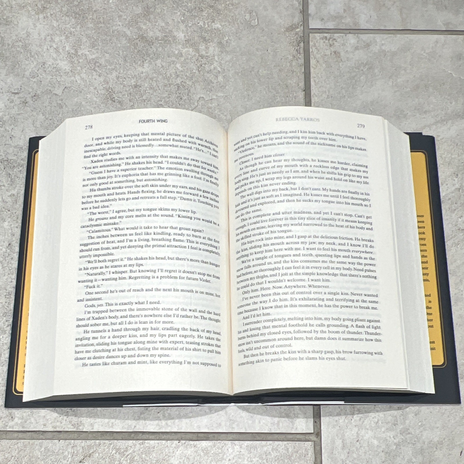 Rebecca Yarros Fourth Wing Hardcover Novel (The Empyrean Ser.) 2023 w/ DJ