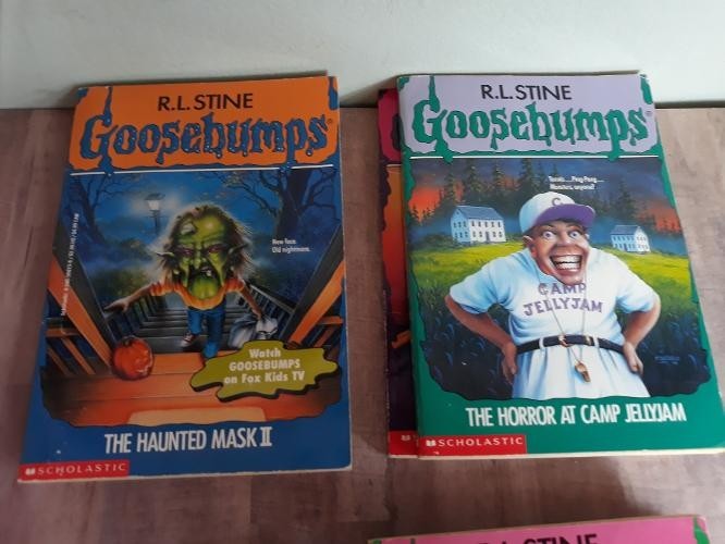 Lot of 8 Goosebumps R.L. Stine Paperback Books Book #s & Titles in Photos
