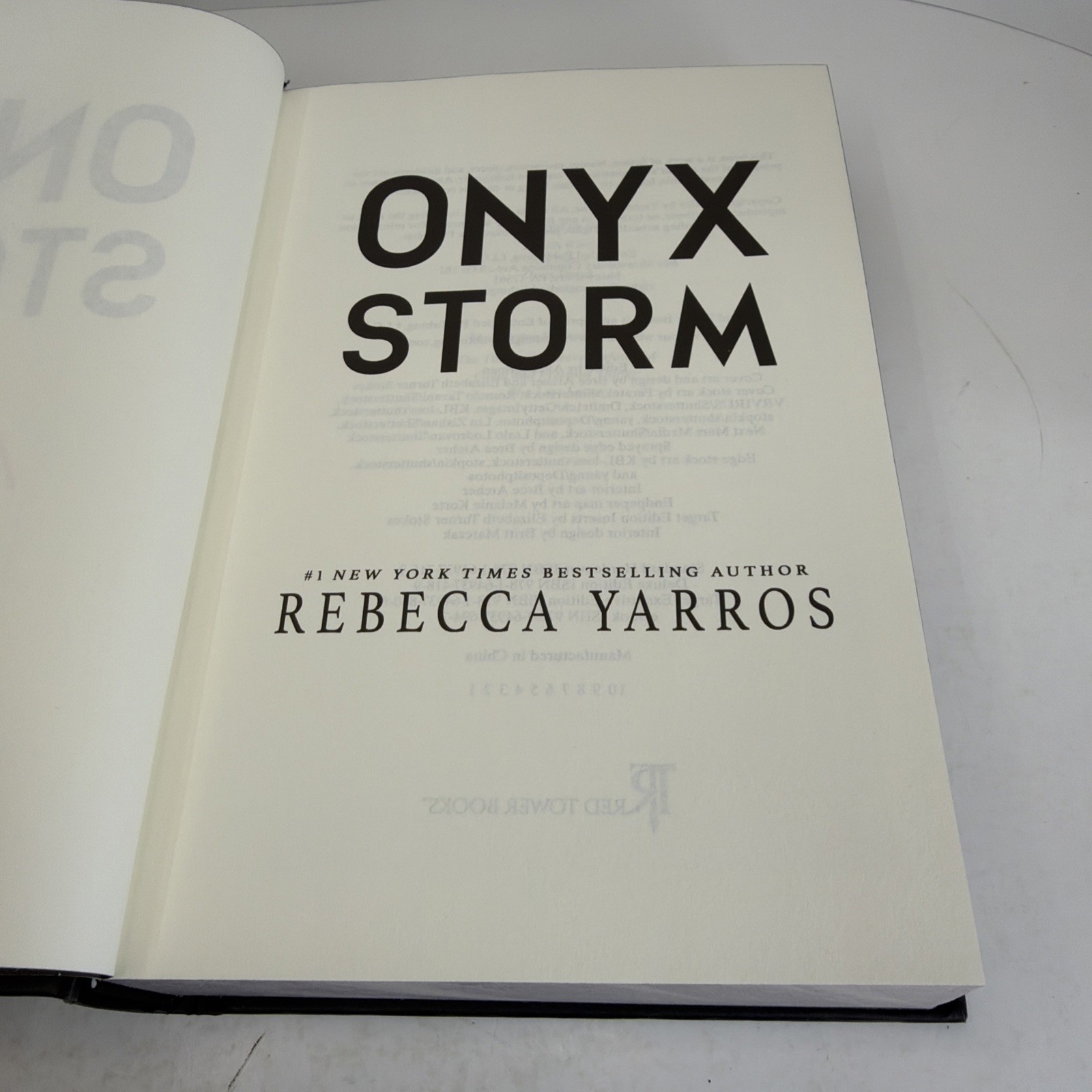 Onyx Storm Rebecca Yarros Deluxe Limited Edition Hardcover w/ Dust Jacket SIGNED