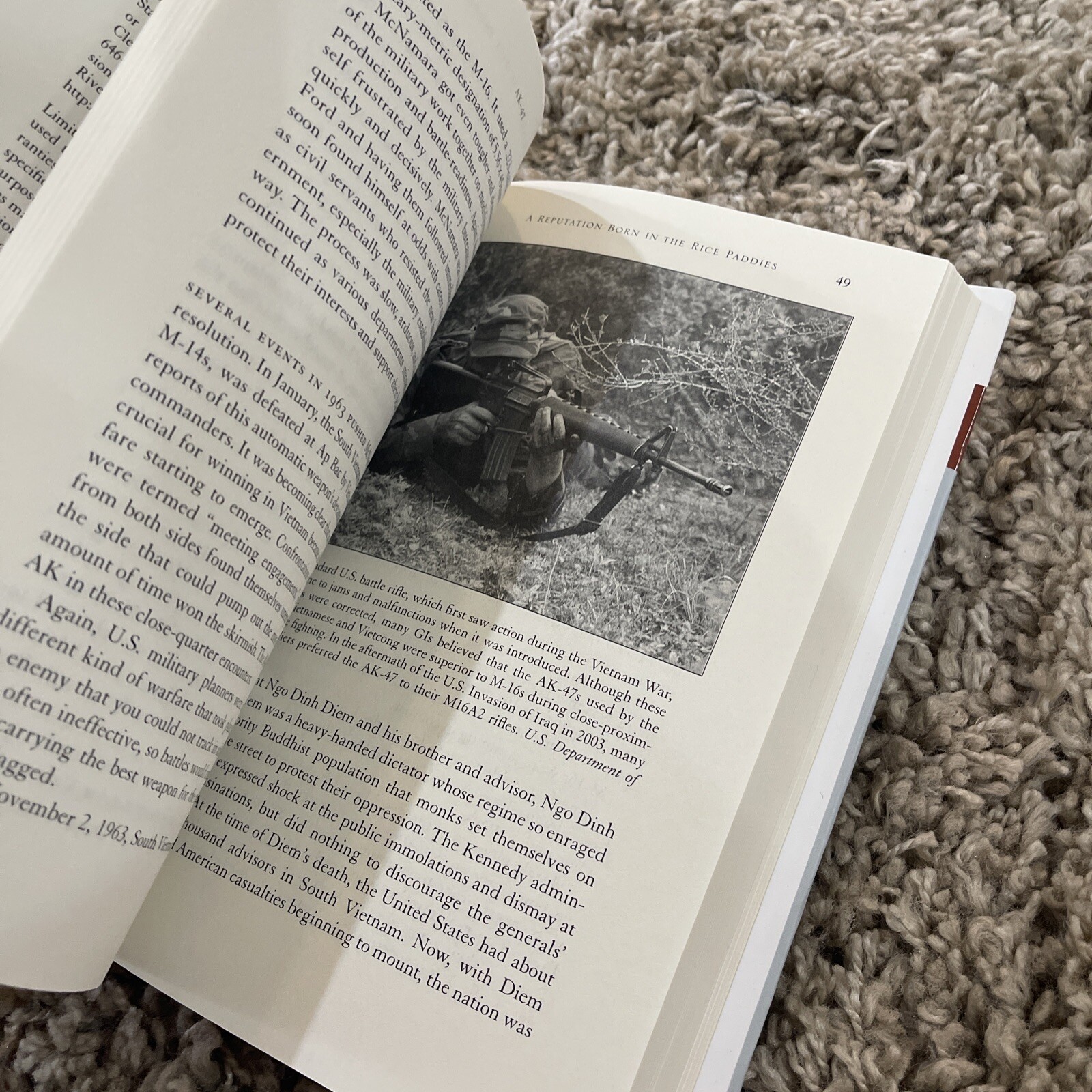 Ak-47 The Weapon That Changed the Face of War by Larry Kahaner 2007 HB/DJ First
