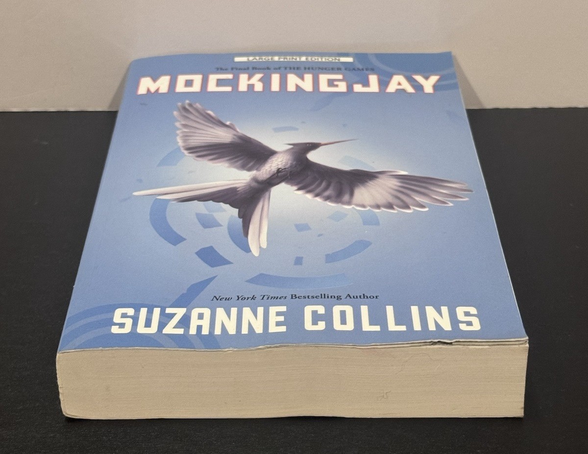 Hunger Games Trilogy: Mockingjay Suzanne Collins 2012, LARGE Print Edition Pbk